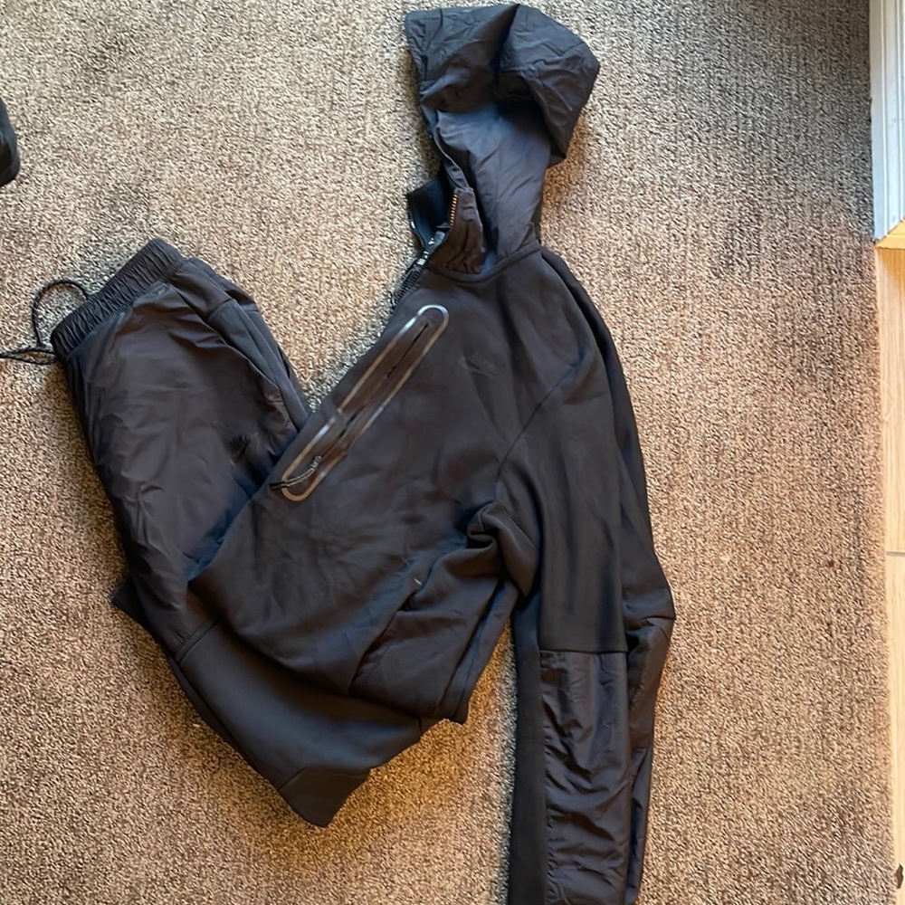 Men’s Nike tech sweatsuit